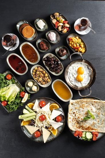 kuşadası Tranche Serpme Kahvaltı